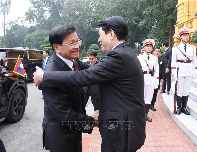 Chủ tịch nước Lương Cường đón Tổng Bí thư, Chủ tịch nước Lào Thongloun Sisoulith. Ảnh: Lâm Khánh – TTXVN