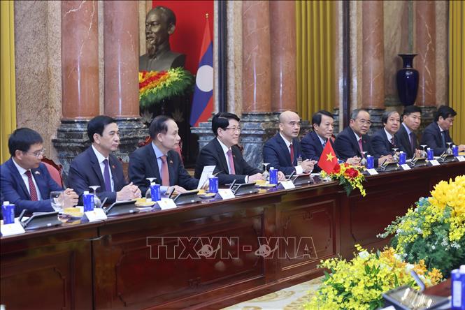 Chủ tịch nước Lương Cường và đoàn Việt Nam tại cuộc hội đàm với Tổng Bí thư, Chủ tịch nước Lào Thongloun Sisoulith. Ảnh: Lâm Khánh – TTXVN