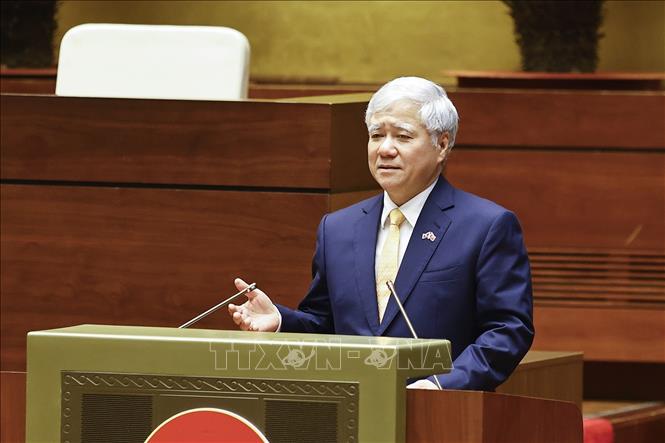 Đồng chí Đỗ Văn Chiến, Uỷ viên Bộ Chính trị, Phó Bí thứ Thường trực Đảng uỷ Quốc hội, Phó Chủ tịch Thường trực Quốc hội trình bày chuyên đề “thông báo nhanh kết quả Đại hội đại biểu toàn quốc lần thứ XIV của Đảng”. Ảnh: Doãn Tấn - TTXVN