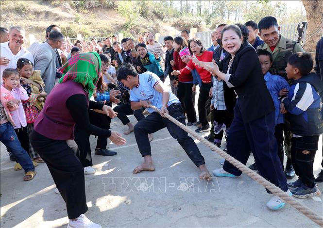 Người dân xã Thanh Nưa, tỉnh Điện Biên, nhiệt tình tham gia các phần thi thể thao tại ngày hội. Ảnh: Trung Kiên - TTXVN