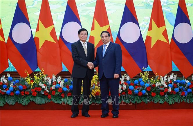 Thủ tướng Phạm Minh Chính hội kiến Tổng Bí thư, Chủ tịch nước Lào Thongloun Sisoulith. Ảnh: Dương Giang– TTXVN
