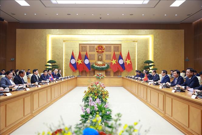 Thủ tướng Phạm Minh Chính hội kiến Tổng Bí thư, Chủ tịch nước Lào Thongloun Sisoulith. Ảnh: Dương Giang– TTXVN
