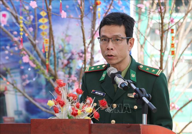 Trung tá Đoàn Thanh Tuấn, Chính trị viên Đồn Biên phòng Thanh Luông, Ban Chỉ huy Biên phòng tỉnh Điện Biên phát biểu tại ngày hội. Ảnh: Trung Kiên - TTXVN