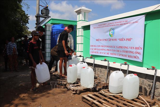Theo Trung tâm nước sạch và Vệ sinh môi trường nông thôn, các điểm miễn phí sẽ hoạt động liên tục, không chỉ trong mùa khô hạn năm 2026 mà cả những năm tiếp theo. Ảnh: Thu Hiền - TTXVN