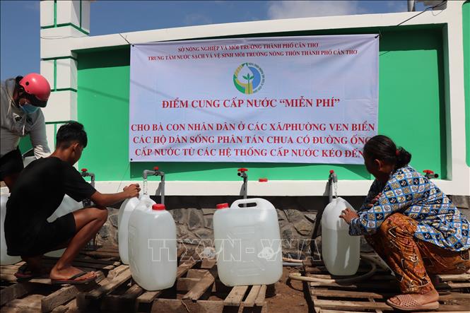 Hiện nay, ở các xã/phường ven biển thành phố Cần Thơ vẫn còn hàng nghìn hộ dân thiếu nước sạch. Ảnh: Thu Hiền - TTXVN