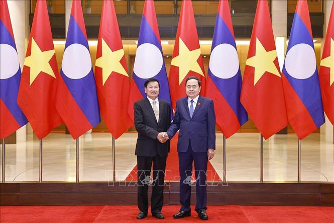 Chủ tịch Quốc hội Trần Thanh Mẫn hội kiến Tổng Bí thư, Chủ tịch nước Lào Thongloun Sisoulith. Ảnh: Doãn Tấn – TTXVN