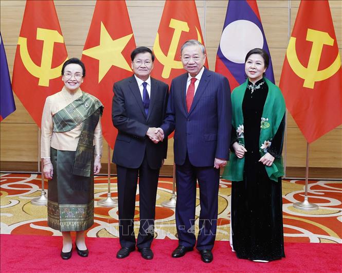 General Secretary of the Communist Party of Vietnam Central Committee To Lam and his spouse host a state banquet in Hanoi on January 26 evening in honour of General Secretary of the Lao People’s Revolutionary Party Central Committee and President of Laos Thongloun Sisoulith and his spouse. VNA Photo: Thống Nhất