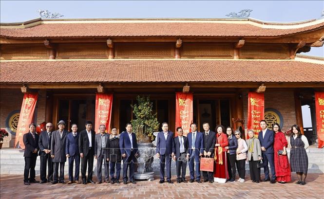  Chủ tịch Quốc hội Trần Thanh Mẫn với đại biểu. Ảnh: Doãn Tấn - TTXVN