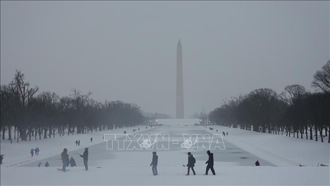 Tuyết phủ dày tại Washington, D.C., Mỹ ngày 25/1/2026. Ảnh: THX/TTXVN