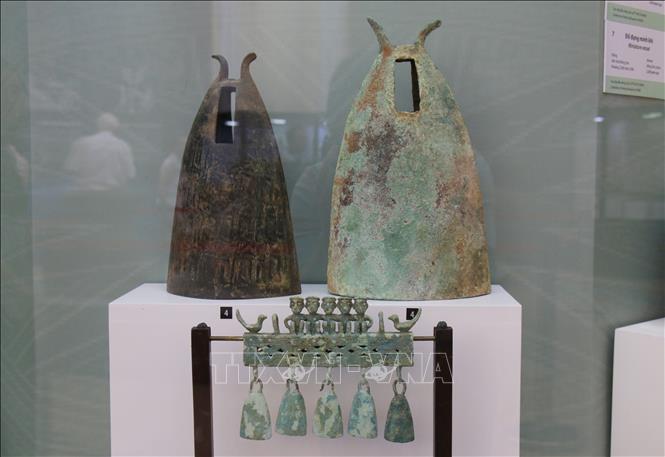 Các loại nhạc cụ thời văn hóa Đông Sơn. Ảnh: Thu Hương - TTXVN