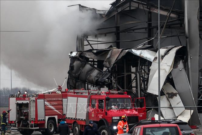 Hiện trường vụ cháy nổ tại nhà máy sản xuất bánh quy ở Trikala, Hy Lạp, ngày 26/1/2026. Ảnh: THX/TTXVN