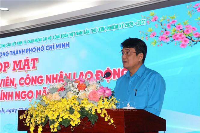 Ông Bùi Thanh Nhân, Chủ tịch Liên đoàn Lao động Thành phố Hồ Chí Minh phát biểu tại buổi họp mặt. Ảnh: Thanh Vũ-TTXVN
