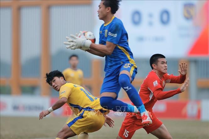 Thủ môn Nguyễn Bảo Ngọc (SLNA) thi đấu xuất sắc. Ảnh: Minh Quyết - TTXVN