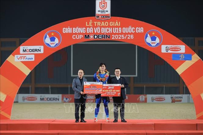 Thủ môn xuất sắc nhất giải là Nguyễn Bảo Ngọc (25, Sông Lam Nghệ An). Ảnh: Minh Quyết - TTXVN