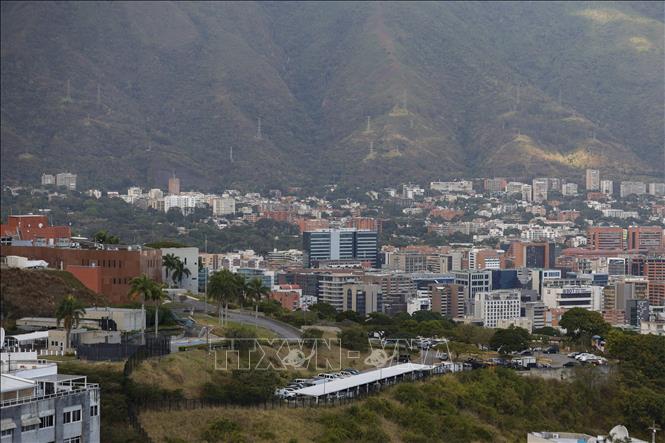 Tòa nhà Đại sứ quán Mỹ (trái) ở Caracas, Venezuela. Ảnh: THX/TTXVN