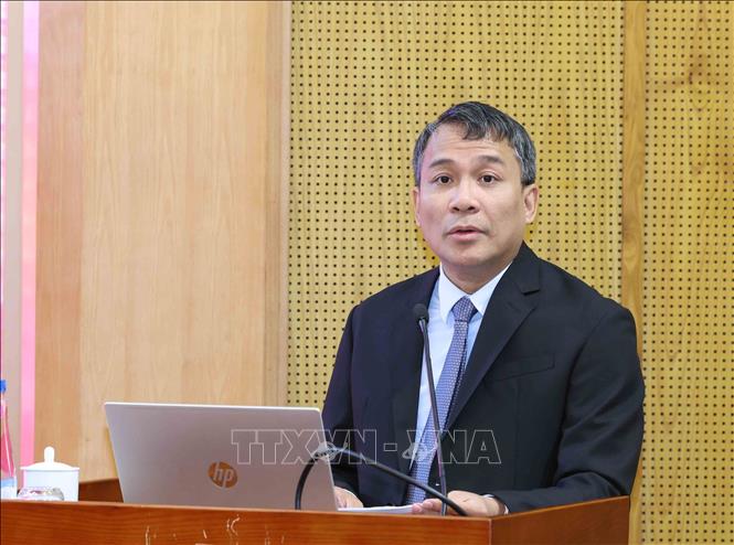 Đồng chí Nguyễn Minh Vũ, Uỷ viên Trung ương Đảng, Thứ trưởng Thường trực Bộ Ngoại giao thông tin chuyên đề tại hội nghị. Ảnh: Phương Hoa - TTXVN