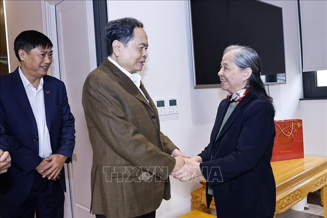 Chủ tịch Quốc hội Trần Thanh Mẫn thăm gia đình và dâng hương tưởng nhớ cố Tổng Bí thư, Chủ tịch Quốc hội Nguyễn Phú Trọng. Ảnh: Doãn Tấn – TTXVN