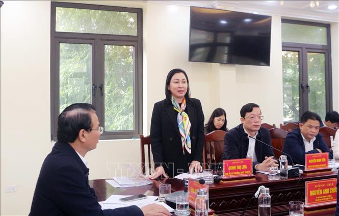 Phó Bí thư Thường trực Tỉnh ủy Ninh Bình Đinh Thị Lụa phát biểu tại buổi tiếp công dân. Ảnh: Nguyễn Chinh - TTXVN