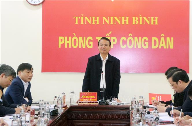 Bí thư Tỉnh ủy Ninh Bình Đặng Xuân Phong kết luận các nội dung giải quyết kiến nghị của công dân. Ảnh: Nguyễn Chinh - TTXVN