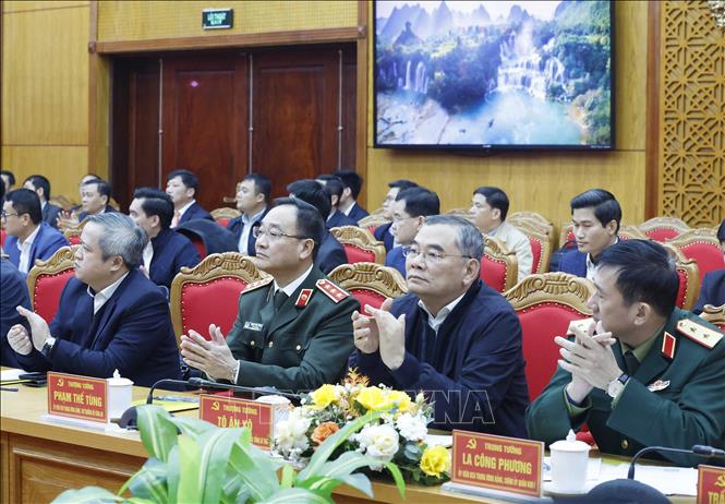 Đại biểu dự buổi làm việc với Ban Chấp hành Đảng bộ tỉnh Cao Bằng. Ảnh: Thống Nhất -TTXVN