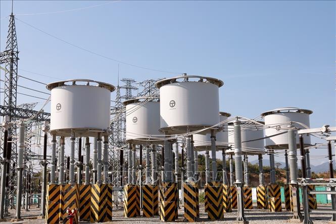 Hạ tầng lưới điện 500kV của được nhà máy điện mặt trời Trung Nam - Thuận Nam đầu tư để truyền tải. Ảnh: Xuân Triệu - TTXVN