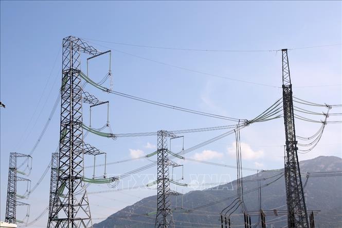 Hạ tầng lưới điện 500kV của được nhà máy điện mặt trời Trung Nam - Thuận Nam đầu tư để truyền tải. Ảnh: Xuân Triệu - TTXVN