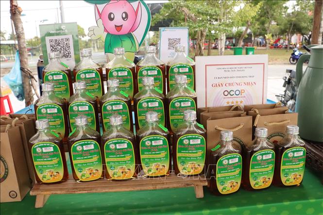 Sản phẩm OCOP 4 sao của Hợp tác xã Mỹ Long, Đồng Tháp tham gia gian hàng trưng bày tại Lễ hội. Ảnh: Hồng Nhung - TTXVN