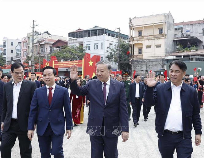 Tổng Bí thư Tô Lâm với nhân dân các dân tộc tỉnh Cao Bằng. Ảnh: Thống Nhất -TTXVN