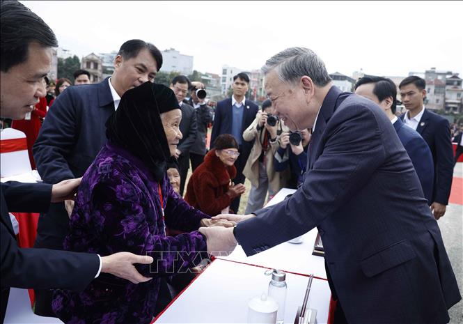 Tổng Bí thư Tô Lâm với nhân dân các dân tộc tỉnh Cao Bằng. Ảnh: Thống Nhất -TTXVN