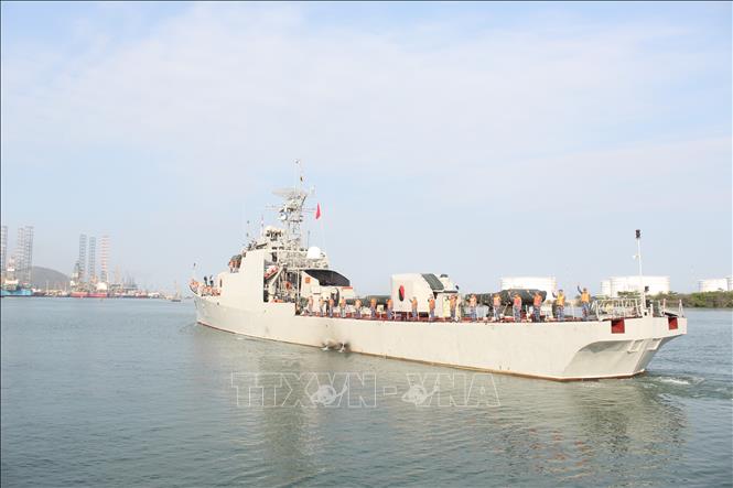 Ship 17 departs for India. VNA Photo: Huỳnh Sơn