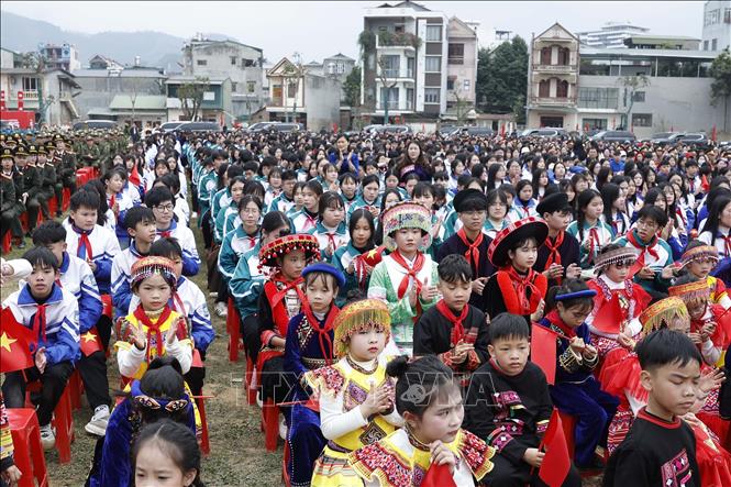 Thiếu nhi các dân tộc tỉnh Cao Bằng tham dự buổi gặp gỡ Tổng Bí thư Tô Lâm. Ảnh: Thống Nhất - TTXVN