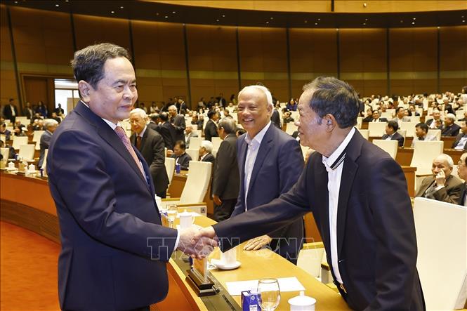 Chủ tịch Quốc hội Trần Thanh Mẫn với đại biểu. Ảnh: Doãn Tấn - TTXVN