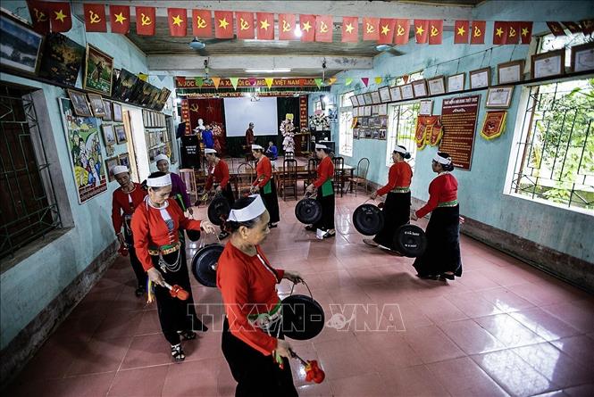 Các câu lạc bộ chiêng mường được duy trì ở hầu hết các xã của bốn vùng Mường Bi Vang Thàng Động. Ảnh: Trọng Đạt-TTXVN