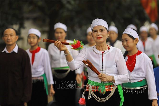 Ở các vùng Mường Bi, Vang, Thàng, Động (Hòa Bình cũ) nay là Phú Thọ, những mế Mường (phụ nữ lớn tuổi) vẫn mặc trang phục dân tộc Mường trong sinh hoạt hàng ngày. Ảnh: Trọng Đạt-TTXVN