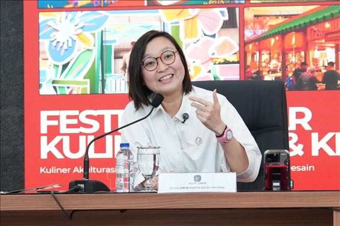 Bà Irene Umar, Chủ tịch Ủy ban Lễ hội Imlek Quốc gia 2026, phát biểu tại sự kiện. Bà Irene Umar, Chủ tịch Ủy ban Lễ hội Imlek Quốc gia 2026. Ảnh: Minh Thái - Phóng viên TTXVN tại Indonesia