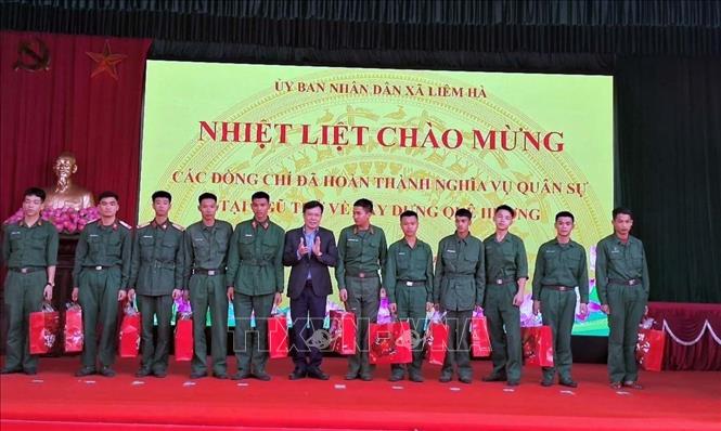  Ban Chỉ huy phòng thủ khu vực 1 - Phù Vân, UBND tỉnh Ninh Bình tổ chức tiếp nhận gần 300 quân nhân hoàn thành nghĩa vụ quân sự tại ngũ trở về xây dựng quê hương. Ảnh: Đại Nghĩa - TTXVN