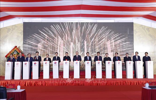 Tổng Bí thư Tô Lâm cùng các đại biểu thực hiện nghi thức khởi công xây dựng công trình Trường Phổ thông nội trú Tiểu học và Trung học Cơ sở Trường Hà. Ảnh: Thống Nhất - TTXVN