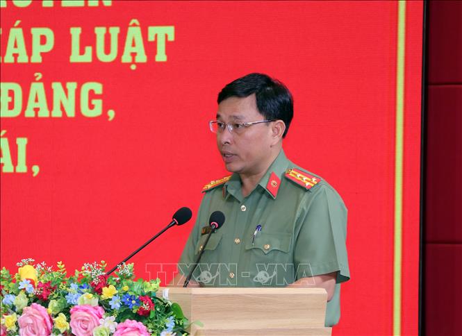 Đại tá Phạm Thanh Tùng – Phó Giám đốc Công an tỉnh Vĩnh Long phát biểu tại hội nghị. Ảnh: Phạm Minh Tuấn-TTXVN