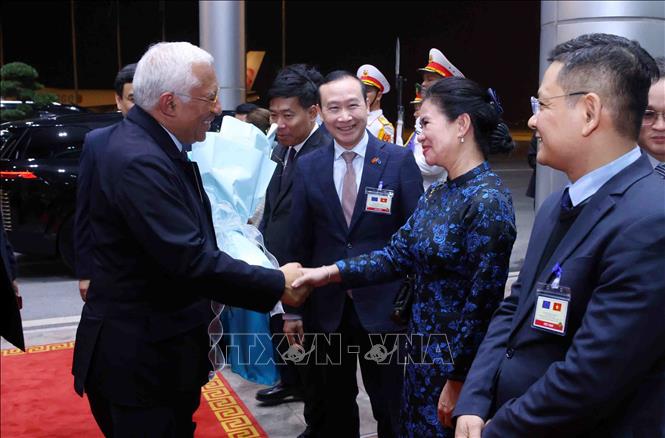 Lễ đón Chủ tịch Hội đồng châu Âu António Costa tại sân bay quốc tế Nội Bài, Hà Nội. Ảnh: Phạm Kiên – TTXVN