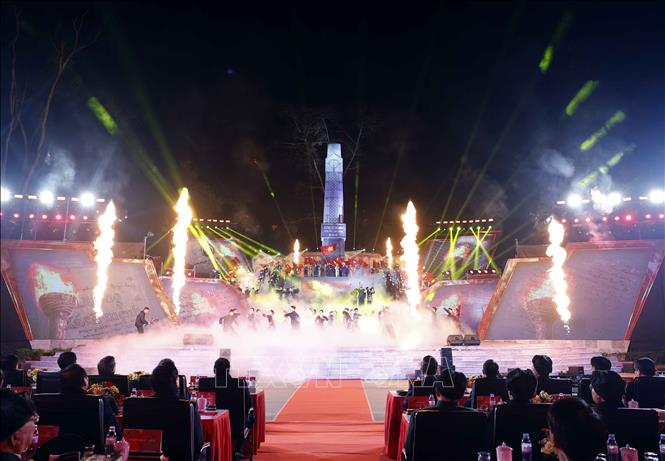  Biểu diễn nghệ thuật tại chương trình. Ảnh: Thống Nhất - TTXVN