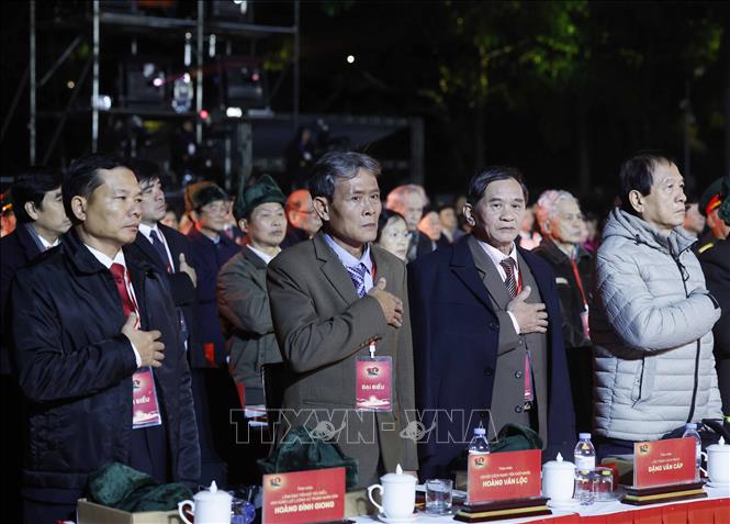 Các đại biểu tưởng nhớ Chủ tịch Hồ Chí Minh. Ảnh: Thống Nhất - TTXVN