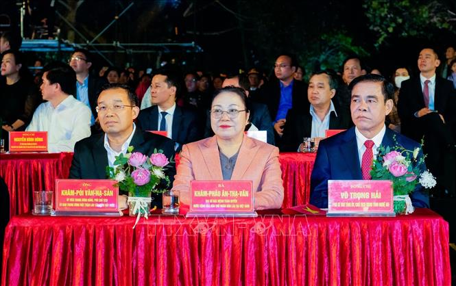 Các đại biểu tham dự cầu truyền hình “Hai tay xây dựng một sơn hà” tại điểm cầu Nghệ An. Ảnh: Trịnh Duy Hưng-TTXVN