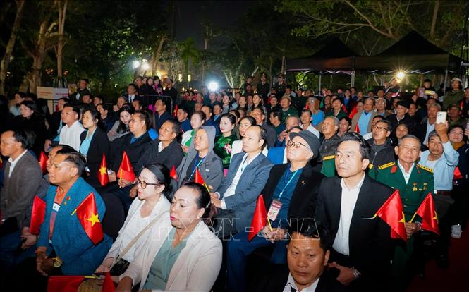 Các đại biểu tham dự cầu truyền hình “Hai tay xây dựng một sơn hà”. Ảnh: Trịnh Duy Hưng-TTXVN