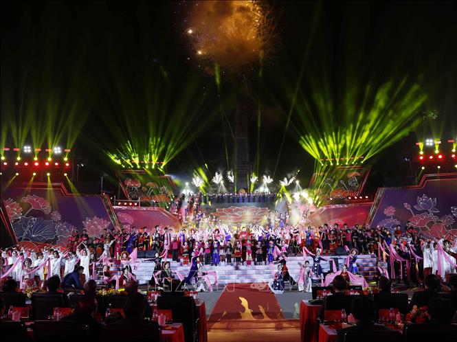 An art performance within the programme held in the northern province of Cao Bang, where President Ho returns to prepare forces and strategies for Vietnam's August Revolution. VNA Photo