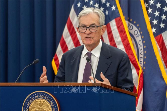 Chủ tịch FED Jerome Powell trong cuộc họp báo công bố quyết định giữ nguyên lãi suất ở mức từ 3,5% đến 3,75%, tại Washington DC., ngày 28/1/2026. Ảnh: THX/TTXVN