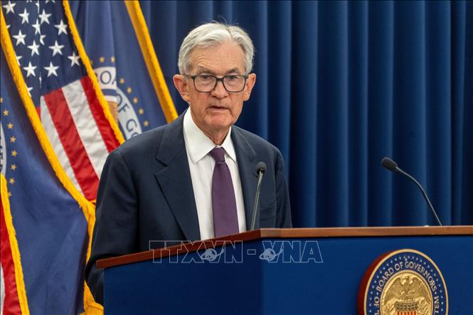 Chủ tịch FED Jerome Powell trong cuộc họp báo công bố quyết định giữ nguyên lãi suất ở mức từ 3,5% đến 3,75%, tại Washington DC., ngày 28/1/2026. Ảnh: THX/TTXVN