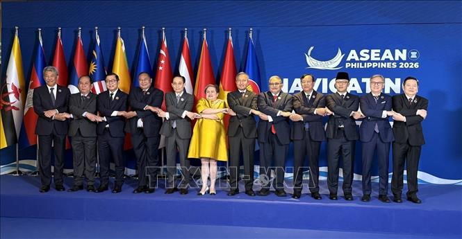 Bộ trưởng Ngoại giao Lê Hoài Trung chụp ảnh chung với Bộ trưởng Ngoại giao các nước ASEAN trước Hội nghị AMM Retreat tại Cebu, Philippines. Ảnh: Việt Dũng - P/v TTXVN tại Philippines 