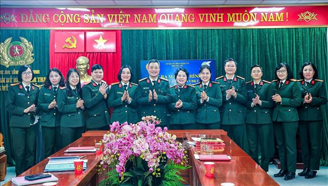 Hội Phụ nữ Cơ quan Ủy ban kiểm tra Đảng ủy Công an tỉnh Bắc Ninh ra mắt mô hình “Phụ nữ Cơ quan Ủy ban kiểm tra tiên phong trong công tác chuyển đổi số”. Ảnh: Danh Lam - TTXVN