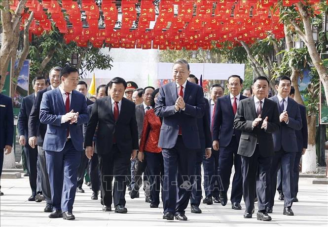 Tổng Bí thư Tô Lâm cùng Đoàn công tác Trung ương đến Khu Di tích quốc gia đặc biệt Kim Liên, tỉnh Nghệ An. Ảnh: Thống Nhất - TTXVN