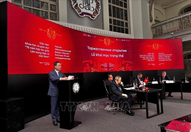 Giáo sư, Tiến sĩ Trần Hồng Thái, Phó Chủ tịch Thường trực Viện Hàn lâm Khoa học và Công nghệ Việt Nam (VAST) phát biểu tại Diễn đàn khoa học và giáo dục 